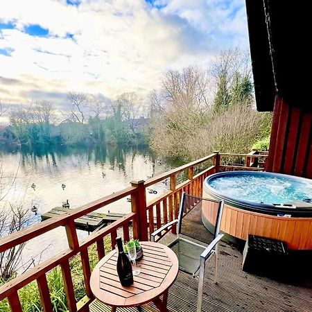 Holly Lodge 12 Hot Tub Йорк Екстериор снимка