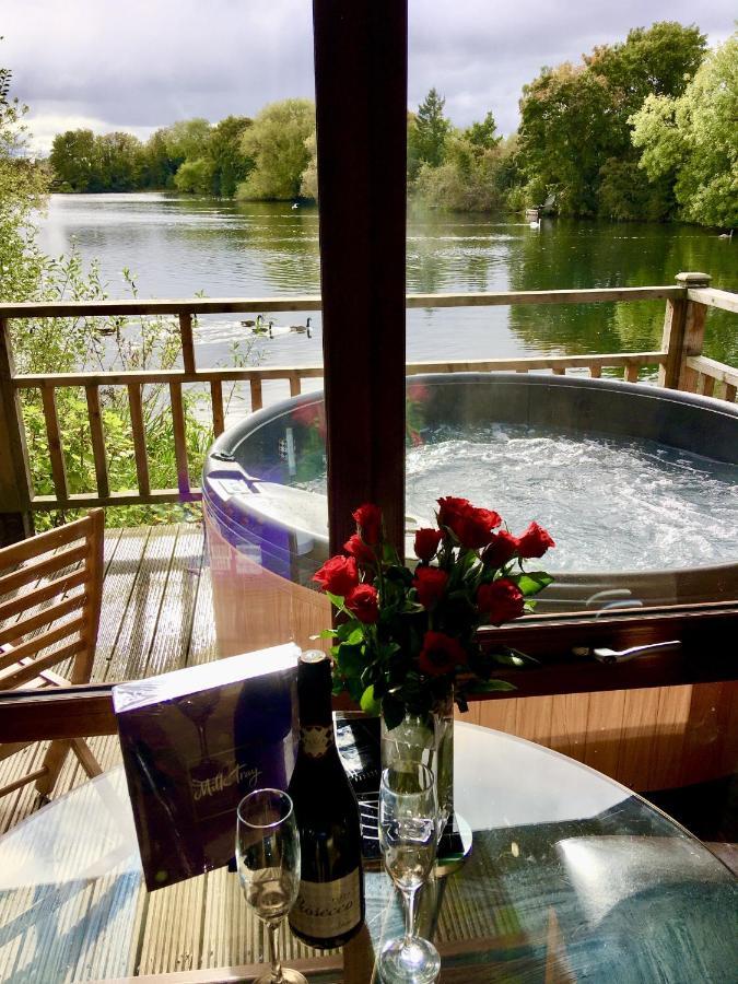 Holly Lodge 12 Hot Tub Йорк Екстериор снимка