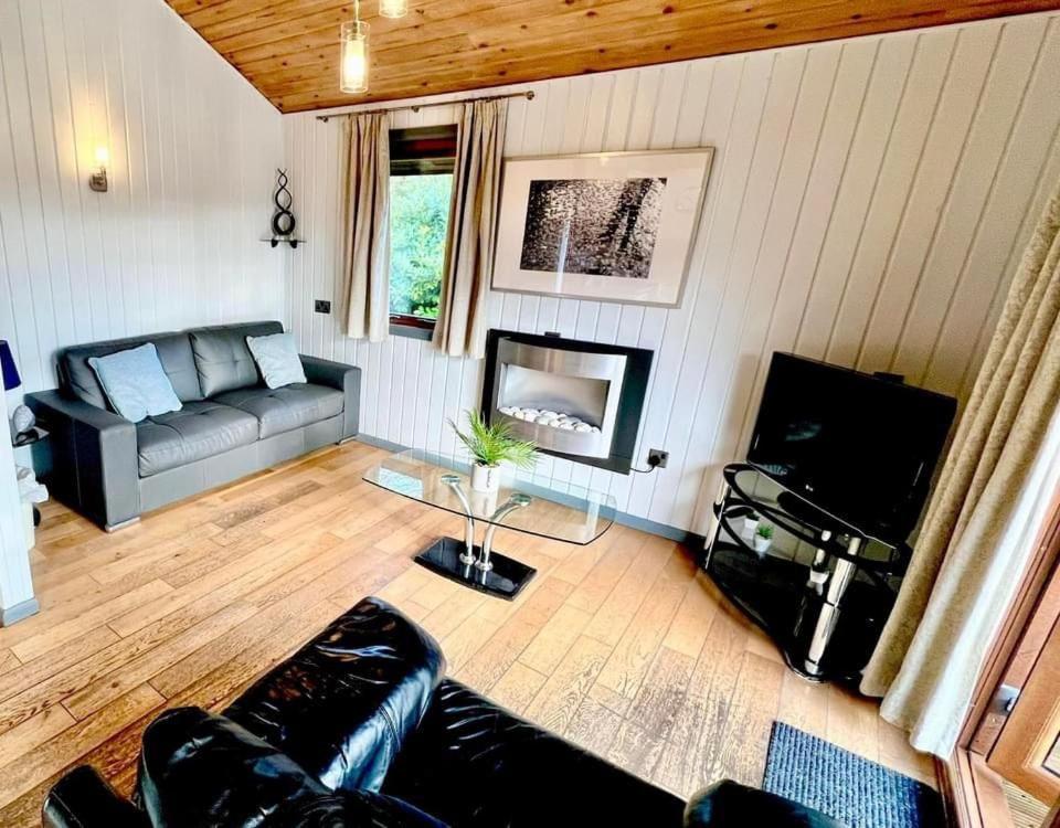 Holly Lodge 12 Hot Tub Йорк Екстериор снимка
