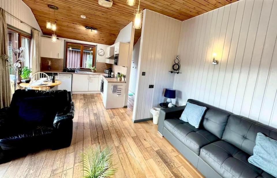 Holly Lodge 12 Hot Tub Йорк Екстериор снимка