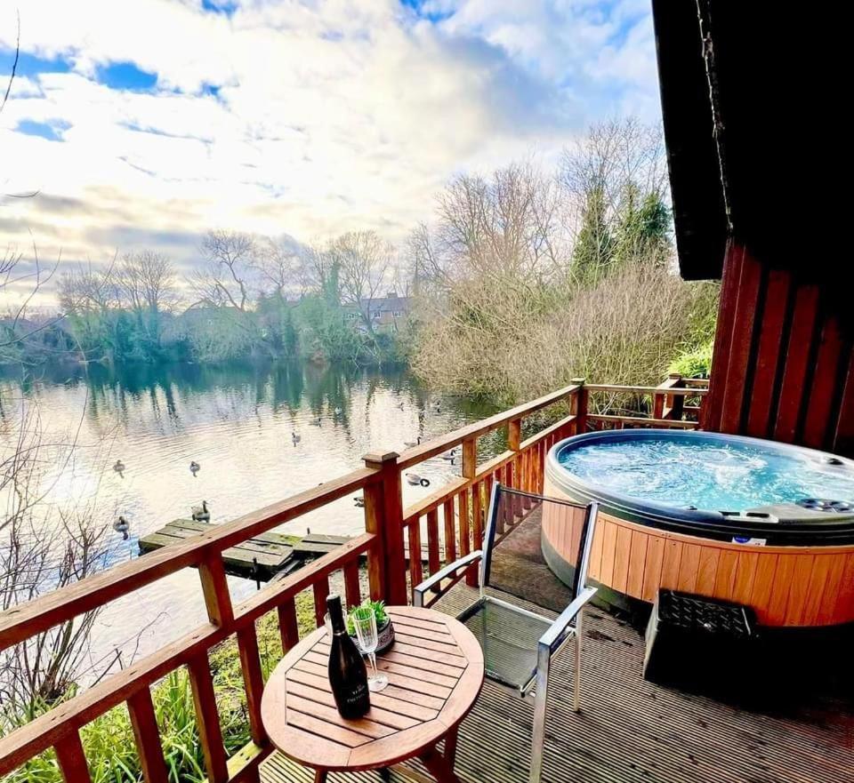 Holly Lodge 12 Hot Tub Йорк Екстериор снимка