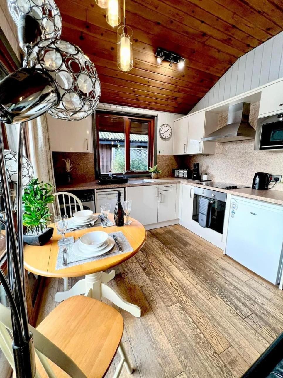 Holly Lodge 12 Hot Tub Йорк Екстериор снимка